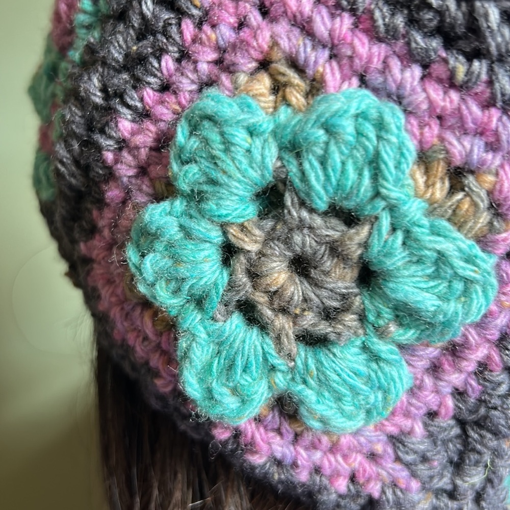 Crochet  flowers medium beanie wool blend winter new cute - Picture 9 of 10
